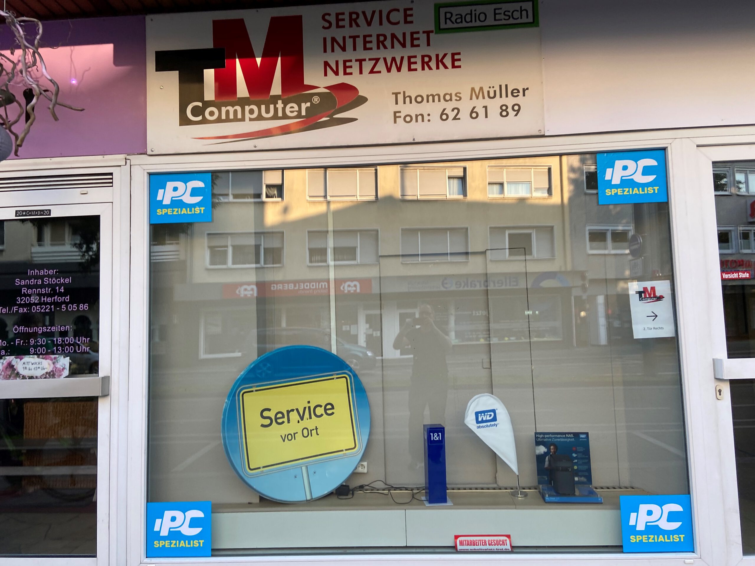 Schaufenster mit TM Computer Beschriftung