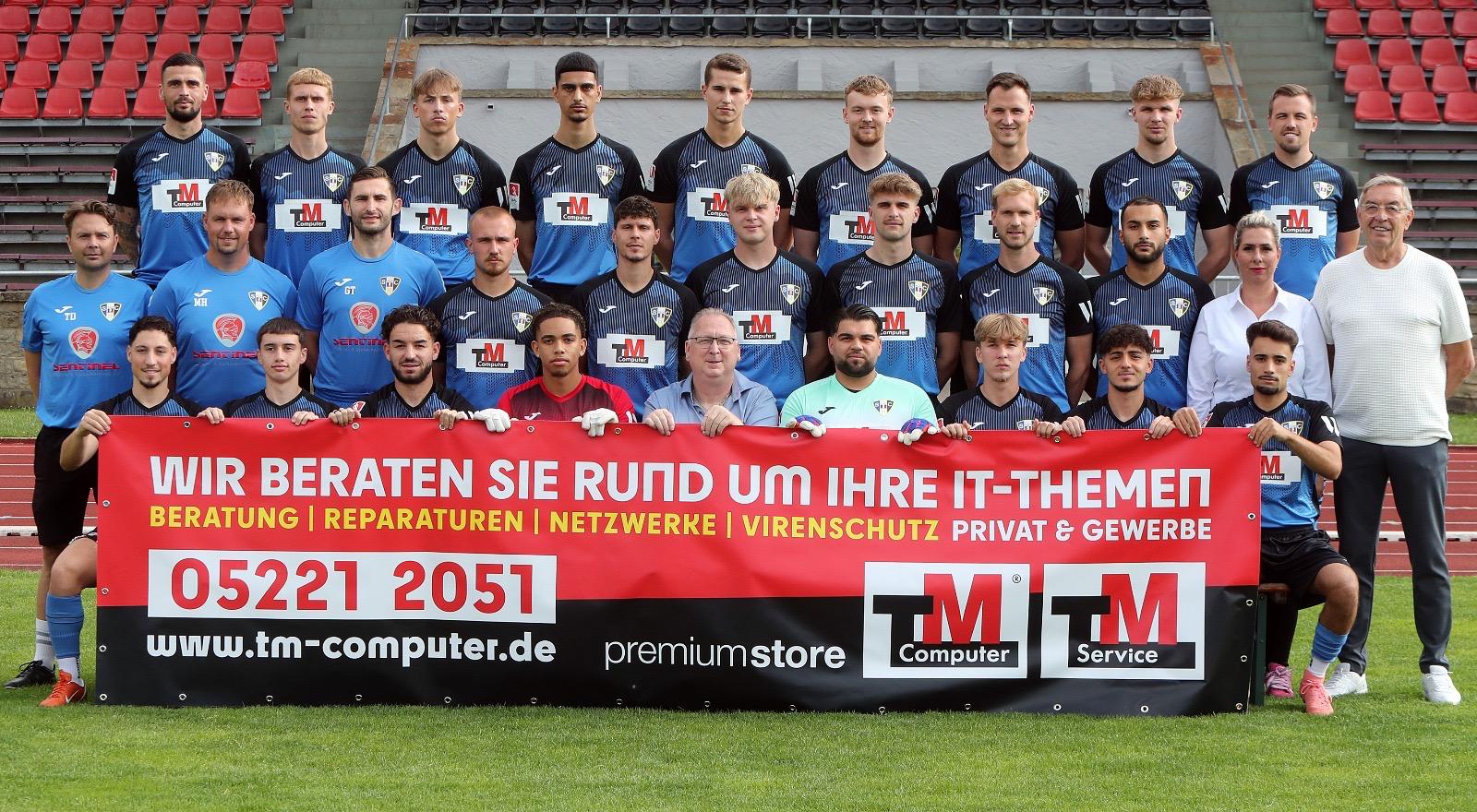 SC Herford – 1. Mannschaft Herren mit Banner (TM Computer)